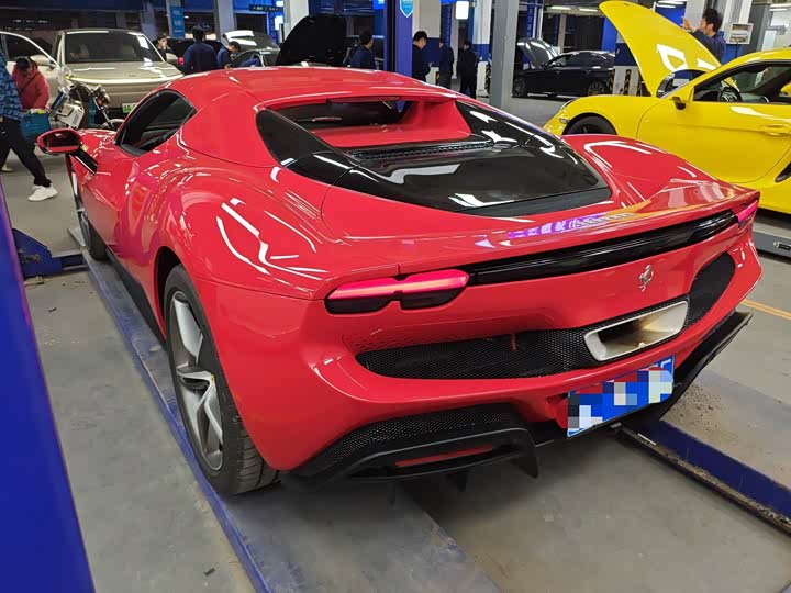 Фото 2 - Ferrari 296