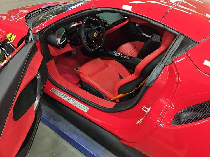 Фото 3 - Ferrari 296