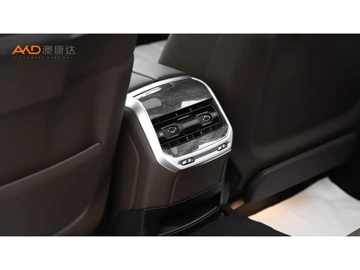 Фото 9 - BMW 7 Series