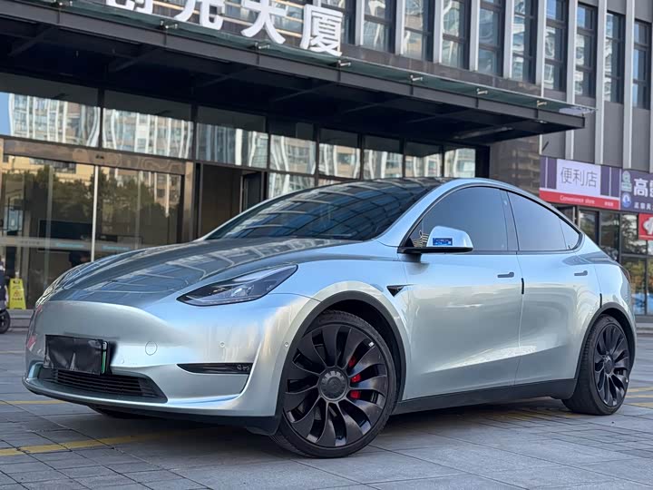 Фото 1 - Tesla Model Y