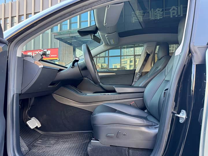 Фото 8 - Tesla Model Y