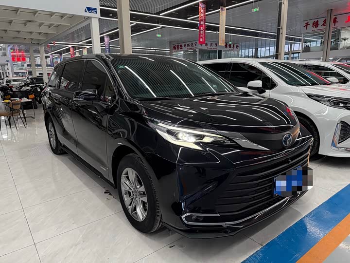 Фото 2 - Toyota Sienna