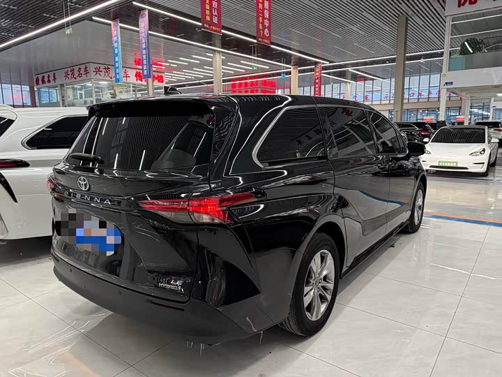 Фото 3 - Toyota Sienna