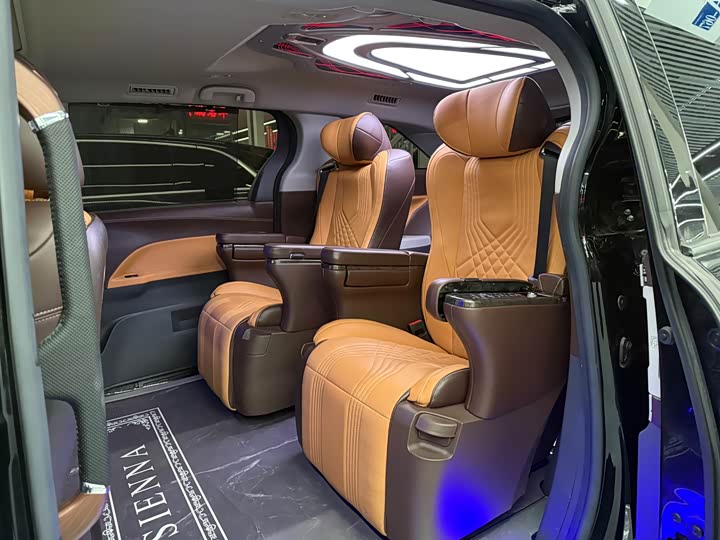 Фото 5 - Toyota Sienna