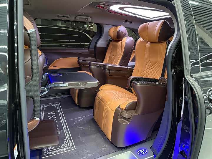 Фото 7 - Toyota Sienna