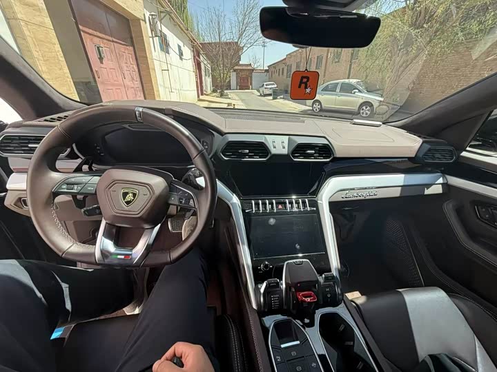 Фото 6 - Lamborghini Urus