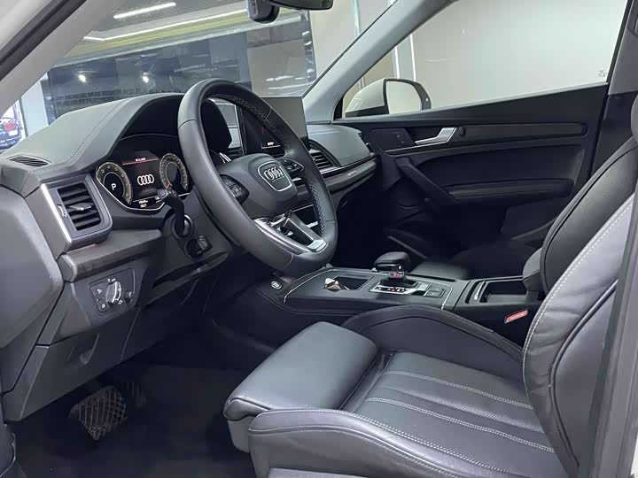 Фото 2 - Audi Q5L