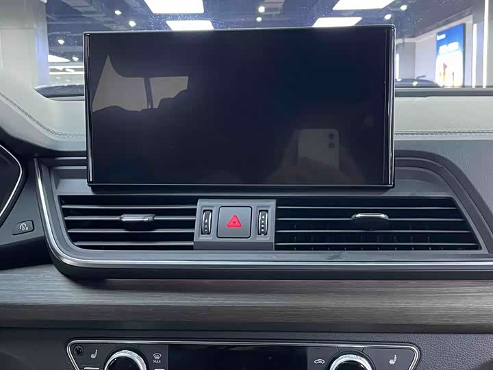 Фото 8 - Audi Q5L