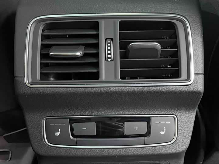 Фото 9 - Audi Q5L