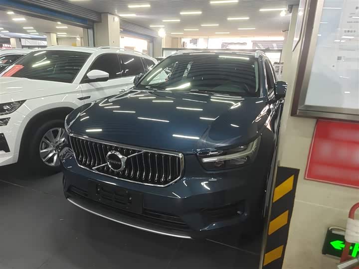 Фото 2 - Volvo XC40