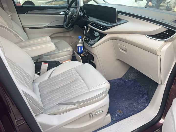 Фото 3 - Buick GL8 ES