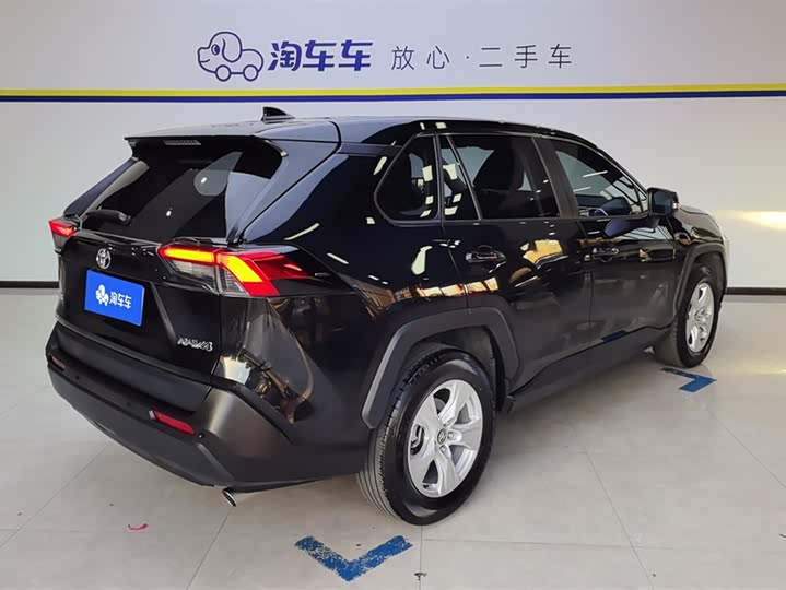 Фото 3 - Toyota RAV4