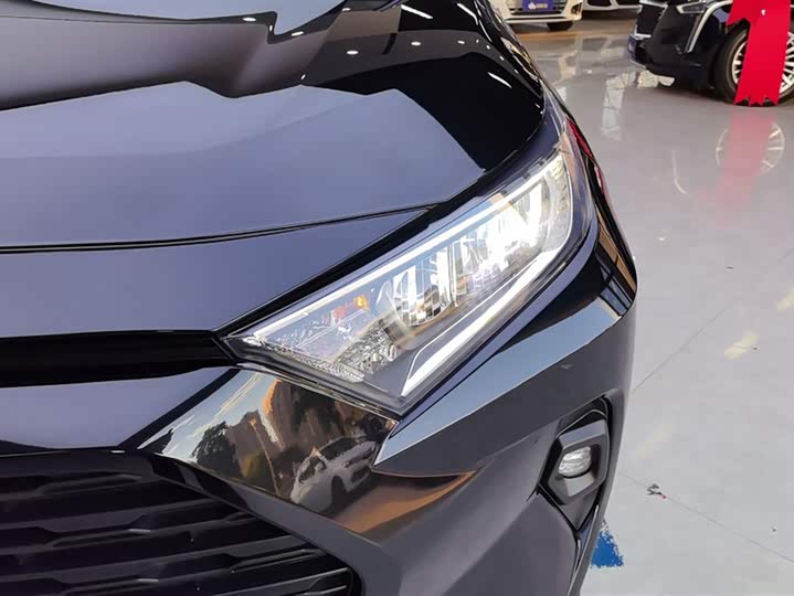 Фото 5 - Toyota RAV4