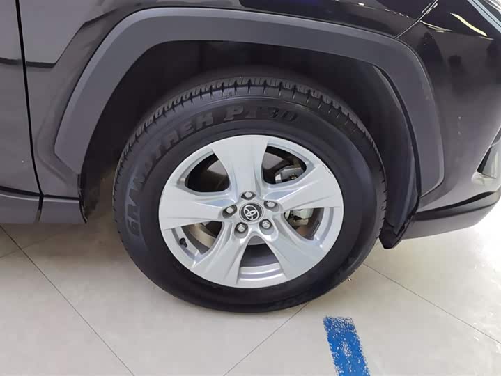 Фото 6 - Toyota RAV4