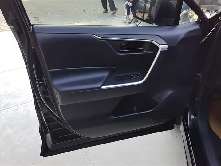 Фото 7 - Toyota RAV4