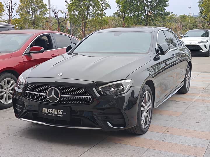 Фото 1 - Mercedes-Benz E-Class