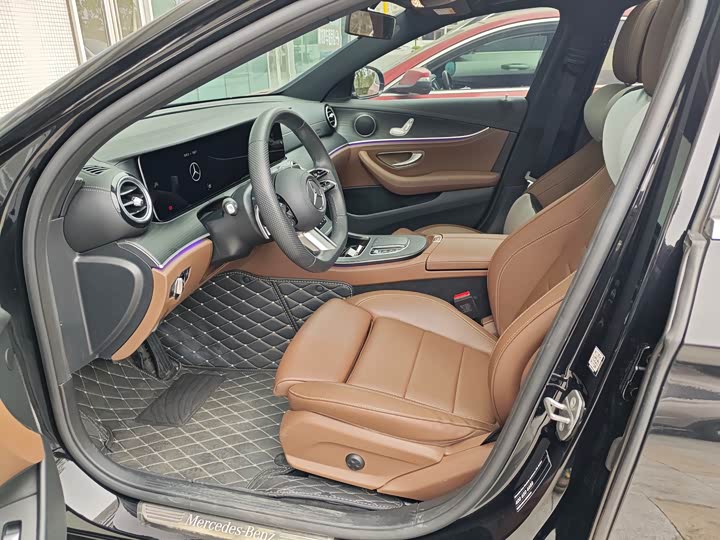 Фото 4 - Mercedes-Benz E-Class