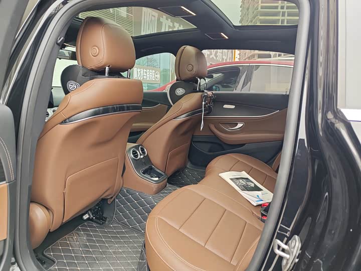 Фото 5 - Mercedes-Benz E-Class