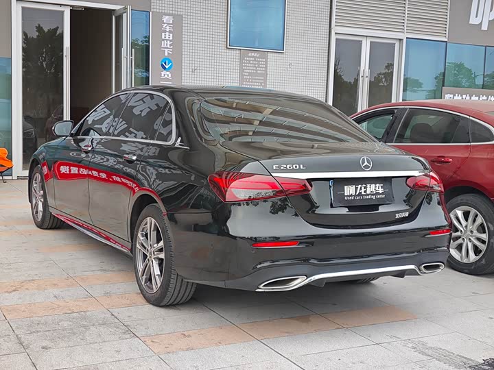 Фото 7 - Mercedes-Benz E-Class