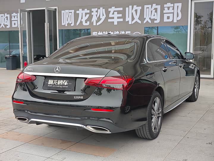 Фото 9 - Mercedes-Benz E-Class