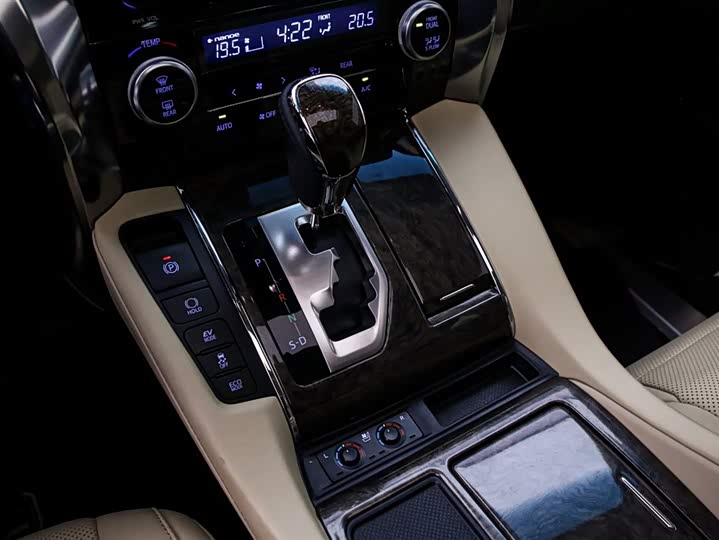 Фото 9 - Toyota Alphard