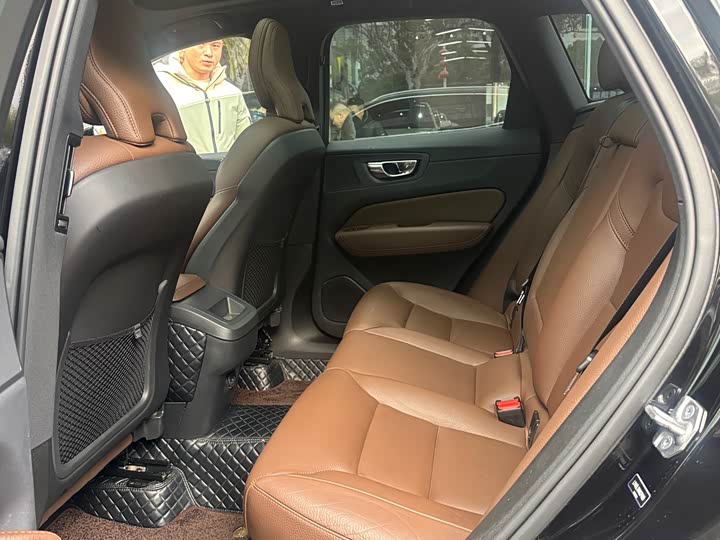 Фото 6 - Volvo XC60