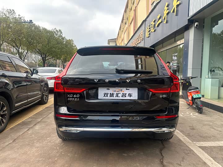 Фото 8 - Volvo XC60