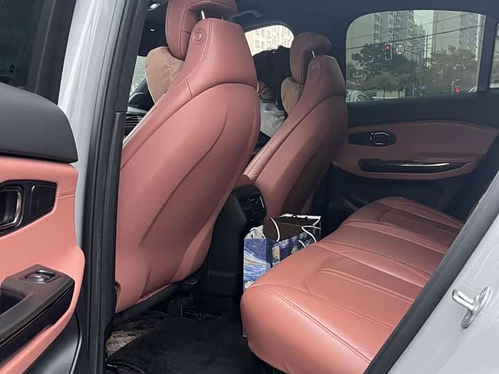 Фото 3 - Nio EC6