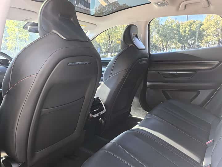 Фото 9 - XPeng P7