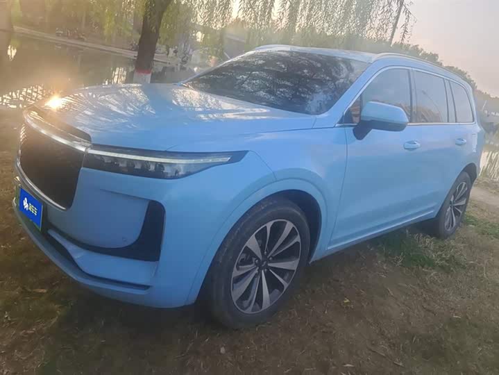 Фото 1 - LiXiang One