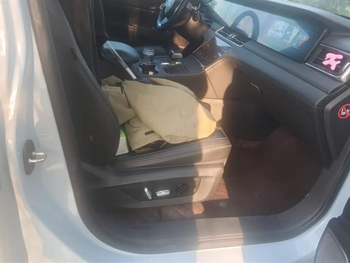 Фото 8 - LiXiang One