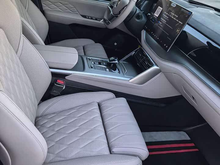 Фото 8 - BYD Tang Hybrid/EV