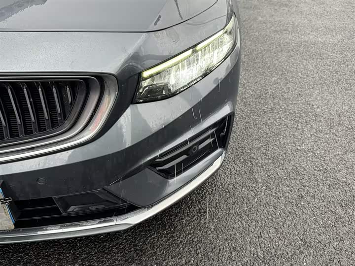 Фото 9 - Geely Preface