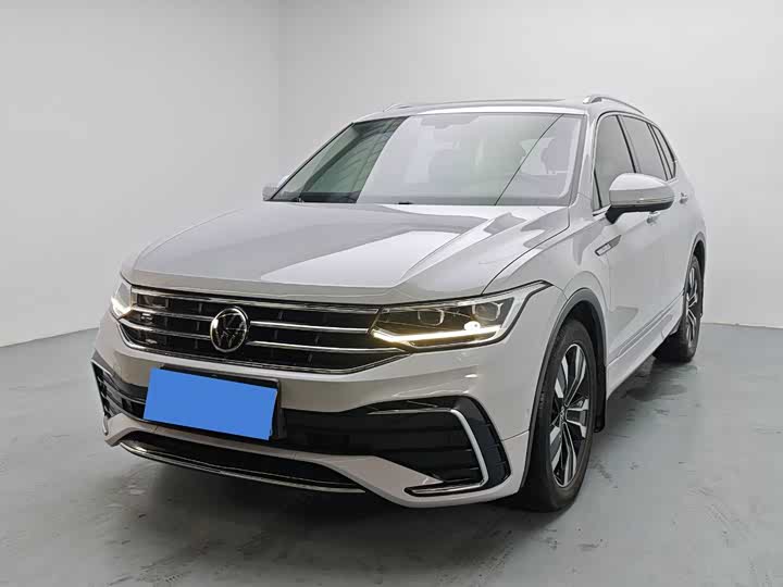 Фото 1 - Volkswagen Tiguan L Pro