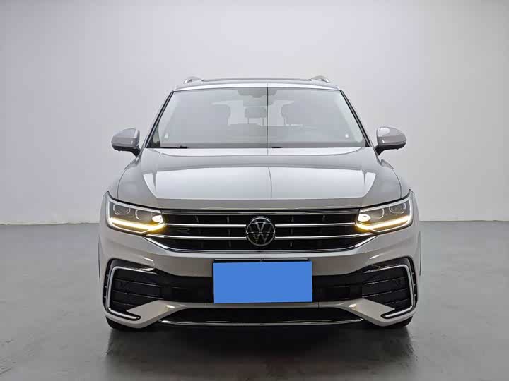 Фото 2 - Volkswagen Tiguan L Pro