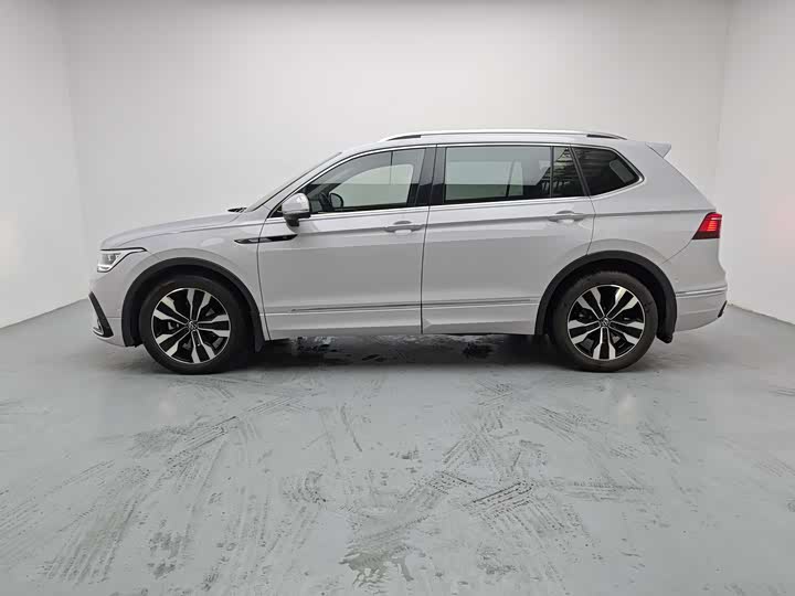Фото 3 - Volkswagen Tiguan L Pro