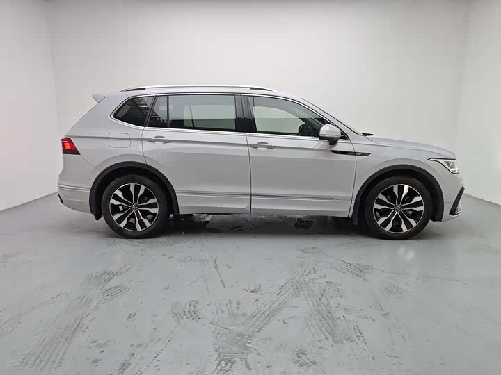 Фото 7 - Volkswagen Tiguan L Pro
