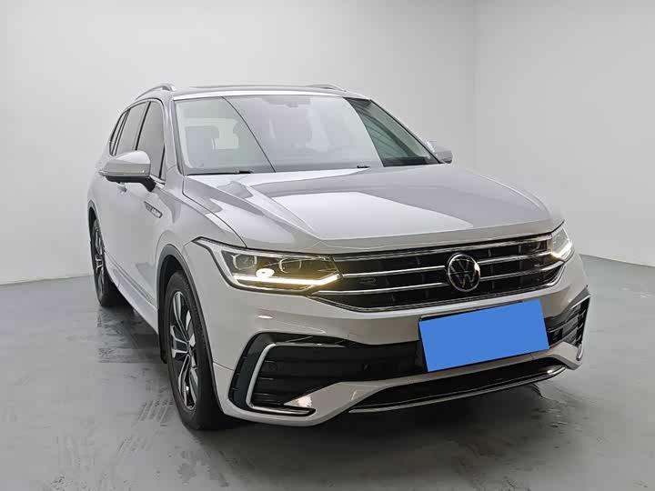 Фото 8 - Volkswagen Tiguan L Pro