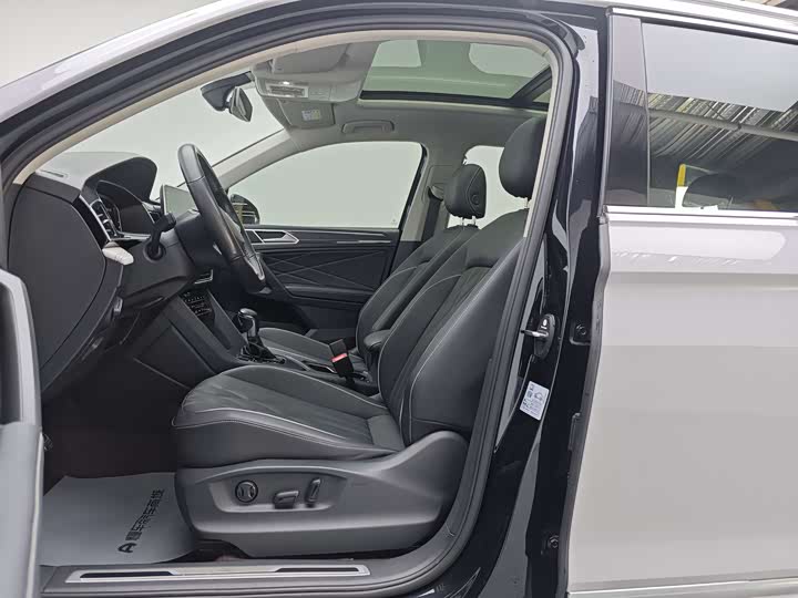 Фото 9 - Volkswagen Tiguan L Pro