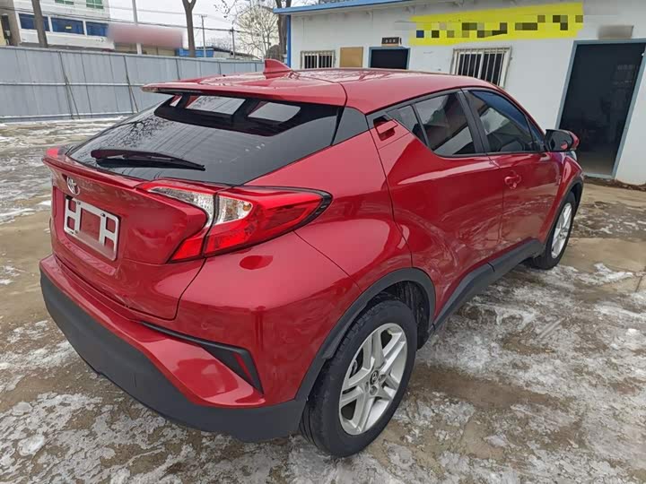 Фото 7 - Toyota C-HR