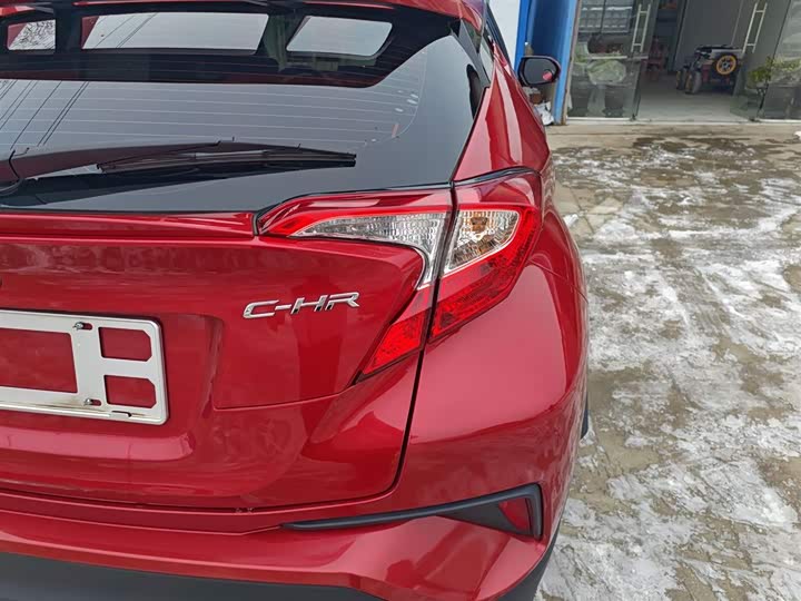 Фото 8 - Toyota C-HR