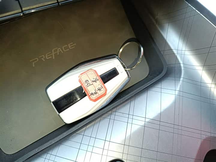 Фото 9 - Geely Preface