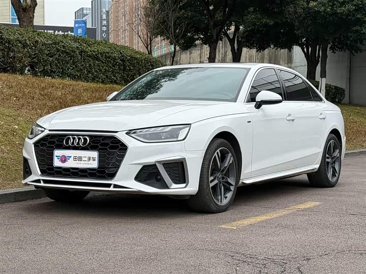 Фото 1 - Audi A4L