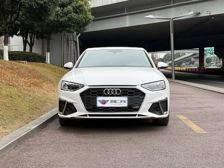 Фото 2 - Audi A4L
