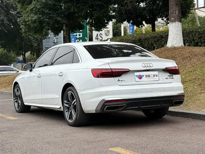 Фото 4 - Audi A4L