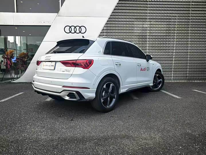 Фото 4 - Audi Q3