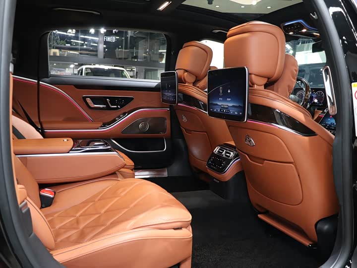 Фото 9 - Mercedes-Benz Maybach S-Class