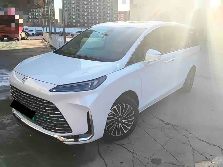 Фото 1 - Buick GL8 Hybrid