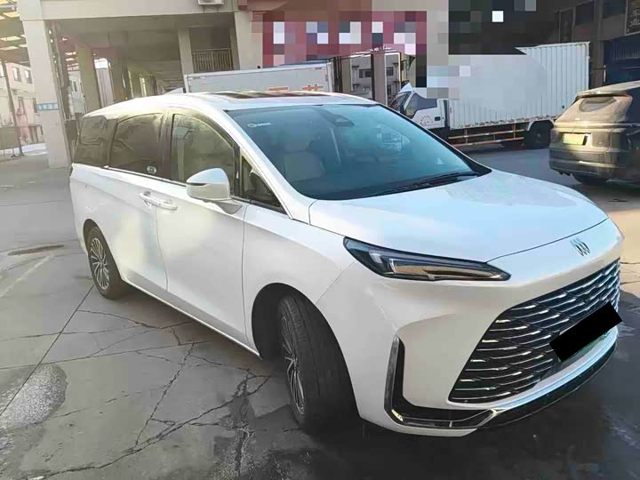 Фото 2 - Buick GL8 Hybrid