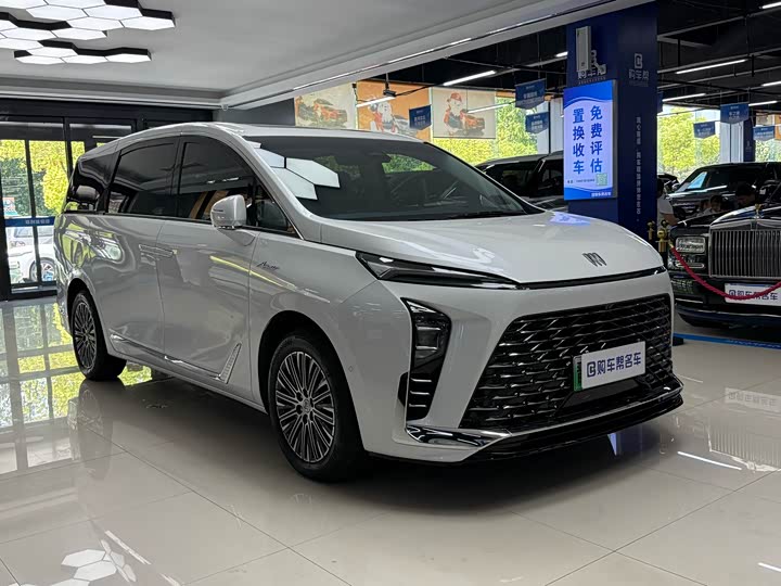 Фото 3 - Buick GL8 Hybrid